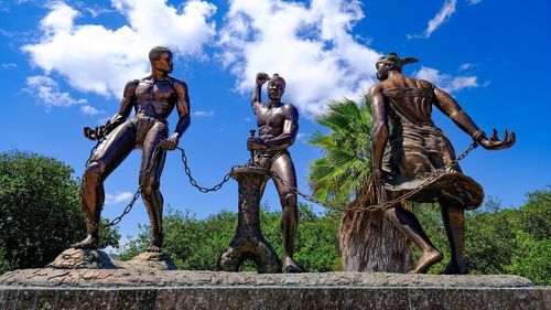 Un nou studiu confirmă legăturile istorice ale monarhiei britanice cu sclavia