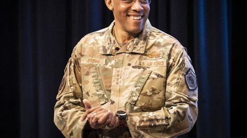 Oficialii Pentagonului se tem că Trump îl va concedia pe șeful statului major al armatei americane, considerat prea woke