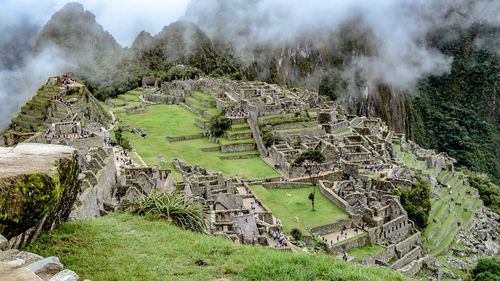 Un mormânt vechi de 600 de ani, descoperit în fortăreaţa pre-incaşă Kuelap din Peru