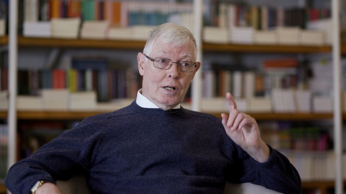 Mesaj din partea marelui istoric român, Dennis Deletant: Să nu uităm de 1 Decembrie sacrificiul făcut de cei care au murit în timpul Revoluției luptând pentru democrația în România / Suntem în Europa și rămânem alături de ea