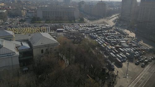 VIDEO Protest anti-Uber în fața guvernului: taximetriștii cer eliminarea concurenței