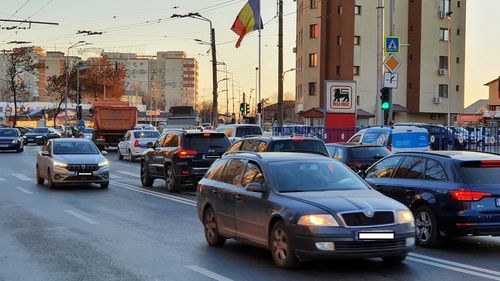 Opt state membre UE, printre care şi România, se opun noilor reguli referitoare la gazele de eşapament (Bloomberg)