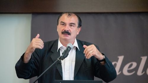 ANALIZĂ Cele trei atitudini de învățare pe care adulții trebuie să le însușească, pentru o pregătire și o adaptare mai bune la viitorul tot mai volatil – Mircea Miclea