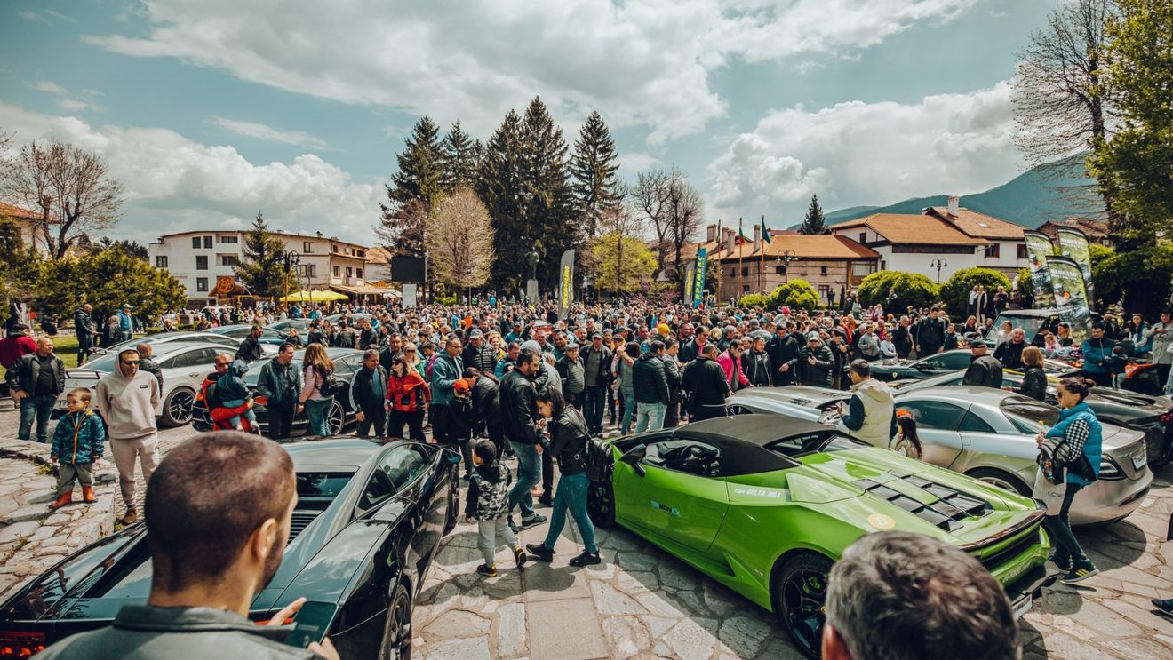Peste 40 de maşini sport și de colecție vor putea fi admirate duminică în centrul Bucureștiului