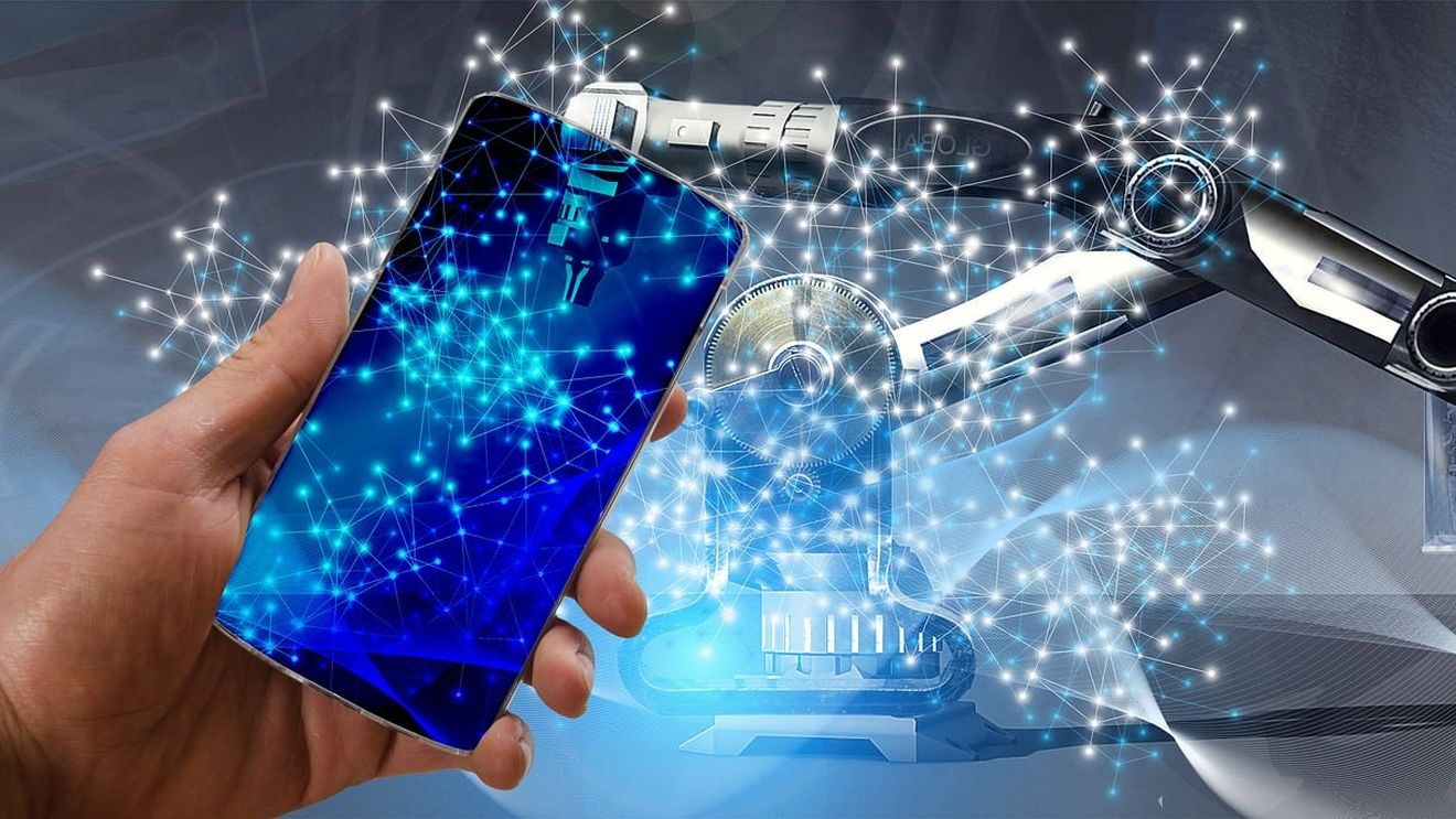 Studiu: Aproximativ 30% dintre companiile din sectorul imobiliar comercial vor să reducă investițiile în tehnologie pe termen scurt. Anul trecut, procentul a fost în creștere cu doar 7%