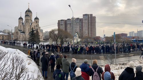 Peste o sută de persoane au fost arestate în toată Rusia în timpul funeraliilor lui Navalnîi