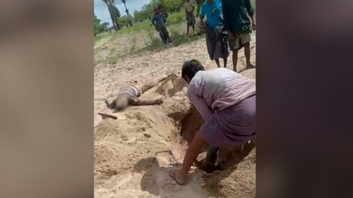 VIDEO Investigație BBC: Torturați până la moarte de armată, zeci de civili din Myanmar au fost îngropați în gropi comune
