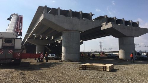 Ministrul Transporturilor, pe șantierele neterminate ale Autostrăzii Sebeș-Turda: ”Stăm și constatăm că nu există progres fizic”. Adunare generală cu toți antreprenorii și cu subcontractorii lor