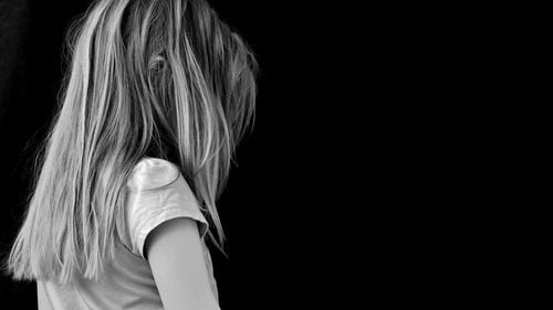 Decizie impotantă: copiii cu părinți plecați în străinătate la muncă vor putea fi crescuți nu doar de rude, ci și de alte persoane de care sunt atașați