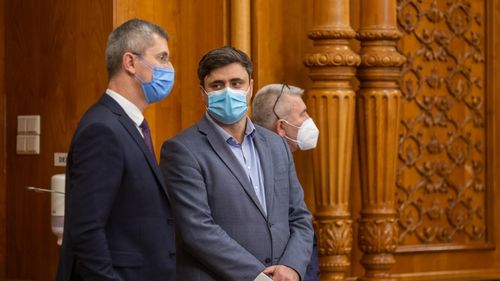 Dan Barna, USR, către Ciolacu la învestirea guvernului Ciucă: Ați reușit ceea ce nici Ion Iliescu nu a reușit să facă: ați scos PNL din istorie și l-ați pus în buzunarul de la piept al PSD