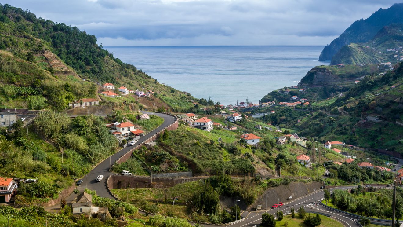 Incendiul de vegetaţie de pe insula portugheză Madeira este "controlat în totalitate"