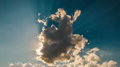 Vreme schimbătoare și temperaturi în creștere în Capitală, în prima jumătate a săptămânii, anunță meteorologii