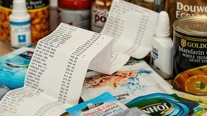 Eurostat: Comerțul cu amănuntul s-a redus într-un an în zona euro cu 3,7% și cu 2,8% în cele 27 state UE / Prețurile la energie s-au dublat în zona euro / Cele mai mari creșteri de prețuri la bunuri au fost în România, cu 61%