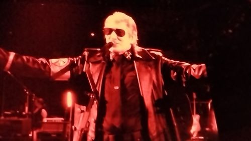 Washingtonul îl acuză la rândul său pe Roger Waters, fost membru al trupei Pink Floyd, de antisemitism