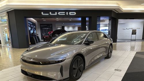 Automobilele electrice cu autonomie de 300 km sunt „viitorul”, spune CEO-ul Lucid / Compania produce EV-ul care poate parcurge 825 km cu o singură încărcare