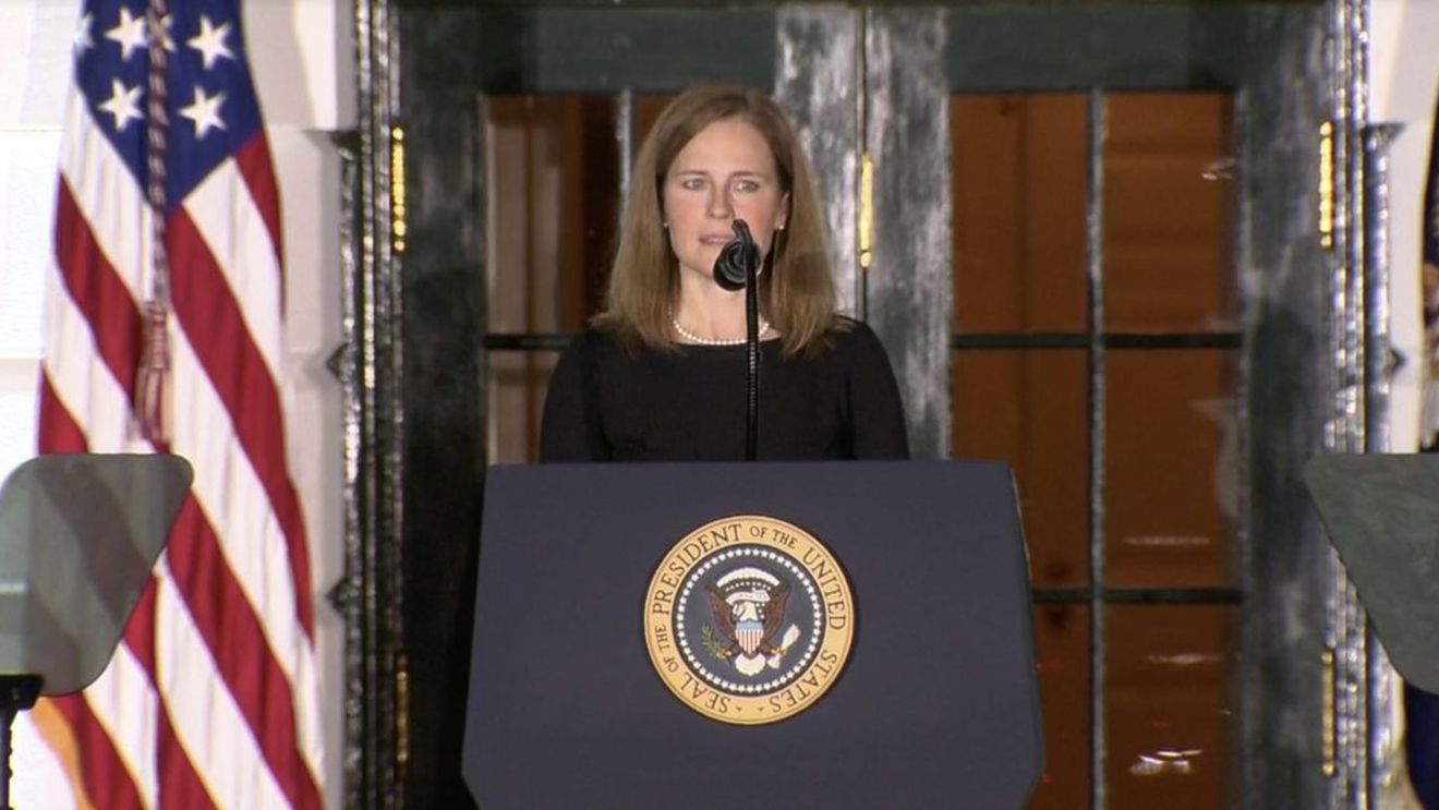 Trump bifează o victorie uriașă cu o săptămână înainte de alegeri: Judecătoarea conservatoare Amy Coney Barrett a fost confirmată la Curtea Supremă a SUA