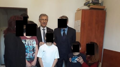 Colonelul (r) Dumitru Șovar, acuzat de CNSAS că a făcut Poliție politică înainte de 1989. El a ridicat o troiță în memoria foștilor securiști, într-un cimitir din Pitești