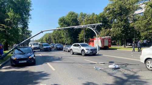 Ministrul Bode: În momentul în care a constatat defecțiunea tehnică și pierderea de altitudine, echipajul elicopterului a decis să aterizeze într-un loc sigur. Este o anchetă în derulare 