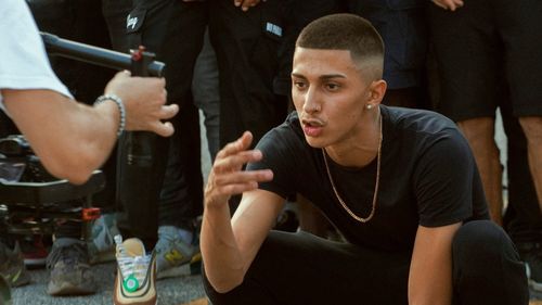 Baby Gang, un trapper italian, o detronează pe Taylor Swift în topuri chiar în săptămâna în care reintră în închisoare / Judecător: ”Ai o mare responsabilitate, milioane de tineri te ascultă”