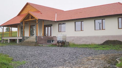 PressHub: Vicepreședintele UDMR a luat în același timp fonduri europene, dar și bani de la guvernul ungar, pentru o pensiune în Ardeal