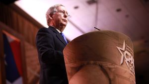 Liderul republicanilor din Senatul american a avut un lung moment de absenţă într-o conferinţă de presă