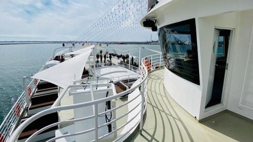 Ce poți face dacă ajungi pe litoral de 1 Mai: Excursii în Deltă, distracții pe yacht / Câți bani scoți din buzunar pentru cazare, masă și plimbări