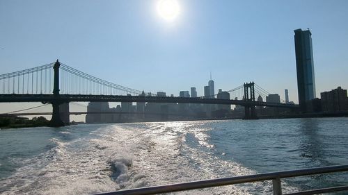 20 de persoane au fost rănite după ce o navă de antrenament a Marinei mexicane a lovit podul Brooklyn, din New York