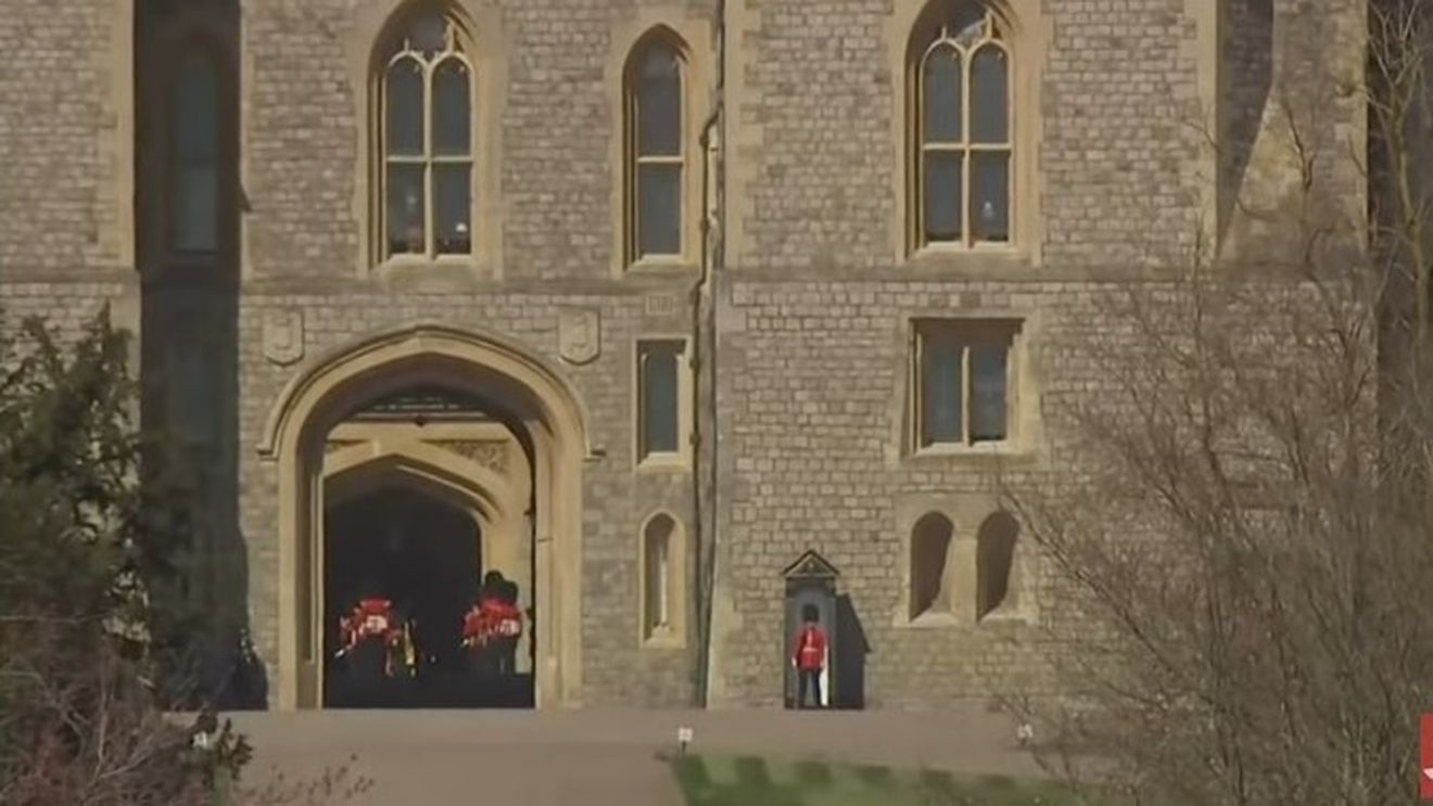 Bărbaţi mascaţi au pătruns pe domeniul Castelului Windsor din Marea Britanie, potrivit cotidianului The Sun