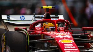 Ferrari va folosi aripa spate inovatoare la GP-ul Chinei de F1, spune Hamilton