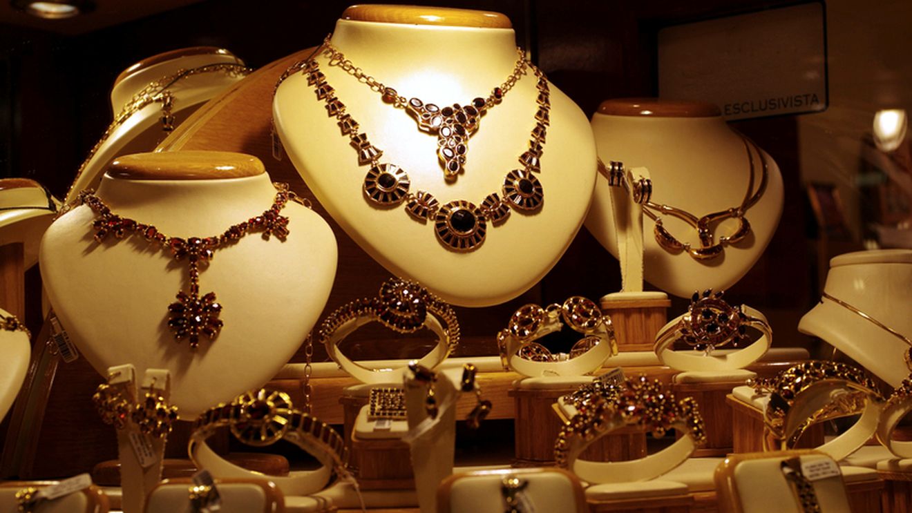 Bărbat arestat în Noua Zeelandă după ce a înghiţit un pandantiv Fabergé de 18.000 de euro, în timpul unui jaf