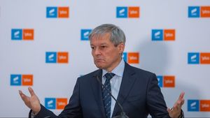 Dacian Cioloș și șase primari USR, în vizită la premierul Nicolae Ciucă