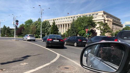 Groapa din Piața Victoriei