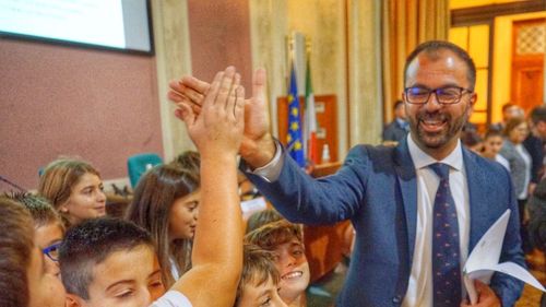 Italia include studierea schimbărilor climatice în curriculumul școlar obligatoriu. Ministrul italian al Educației: "Vreau să fac din sistemul de învățământ italian primul care pune mediul și societatea în centrul a ceea ce învățăm"