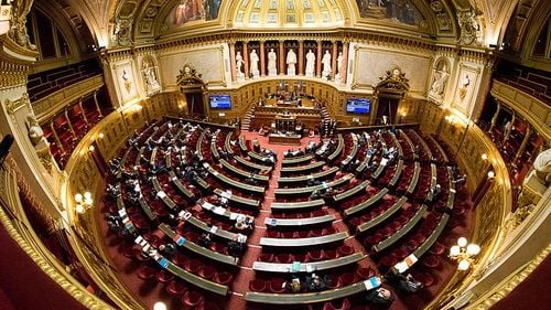 Senatul Franței a adoptat proiectul legii de reformă a pensiilor care mărește vârsta de pensionare de la 62 la 64 de ani/ Proiectul merge la comisia mixtă paritară Senat – Adunarea Națională și apoi la vot în plenul celor două Camere ale Parlamentului