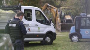 Poliția Capitalei a deschis dosar penal după ce două persoane ar fi fost rănite de un buldozer, pe șantierul din Piața Unirii