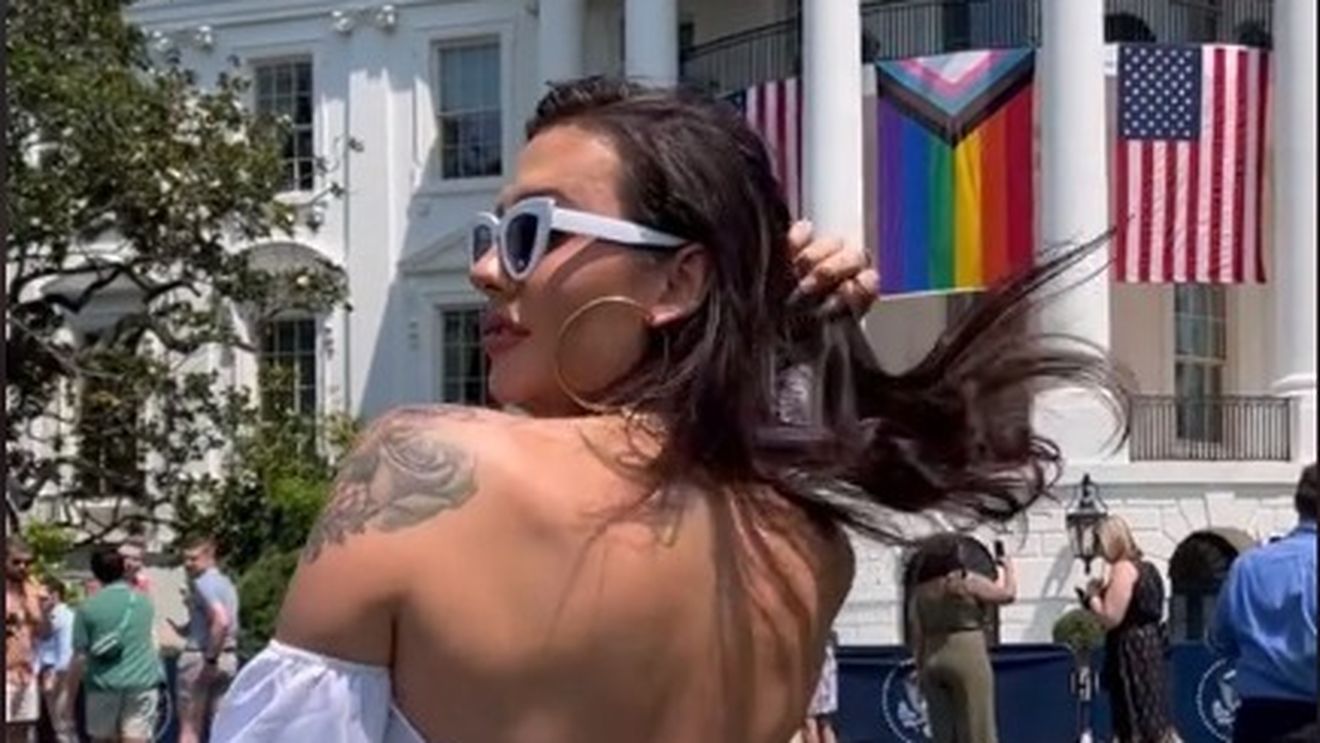Trei invitați care s-au filmat topless la o petrecere LGBTQ+ Pride organizată la Casa Albă au fost interziși la viitoarele evenimente