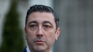 Procurorul General Alex Florența justifică eșecul în fața extremismului: se plânge de legi și cere pedepse mai aspre /  Vrea modificarea legii pentru a incrimina promovarea cultului unor personalități din organizații extremiste, deși în legilație există instrumente
