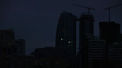 Operatorul Ukrenergo din Ucraina introduce întreruperi de curent în opt regiuni, din cauza atacurilor ruse