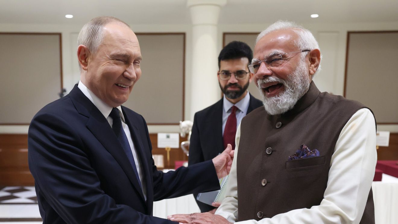 Putin contestă sancțiunile impuse Indiei de SUA pentru achiziționarea de petrol rusesc