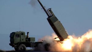 VIDEO După doi ani de încercări, Rusia a distrus primul HIMARS în Ucraina / Aparent, vehiculul a fost eliminat cu o rachetă balistică Iskander