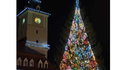 Galerie foto/ Târgul de Crăciun de la Brașov: Ce i-a atras pe tineri
