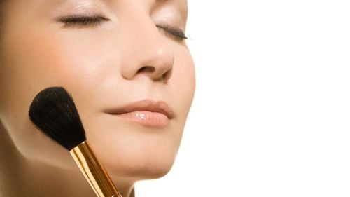 Top tendințe în machiaj: un aspect care evidențiază frumusețea naturală