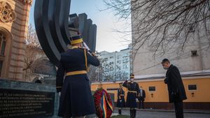 Klaus Iohannis: ”Relativizarea Holocaustului își face simțită prezența tot mai des în ultima perioadă/ Ne aducem aminte de suferințele îndurate de victimele Pogromului din București/ Cea mai odioasă crimă împotriva umanității”