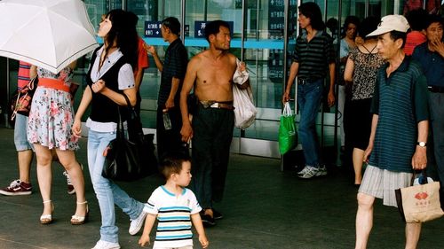 China anunţă un program de subvenţii pentru copii, în contextul în care natalitatea a atins un minim istoric:  430 de euro per copil, până la vârsta de trei ani