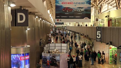 Mulți exilați ruși fug de război și persecuție, căutând refugiu în Mexic. Potrivit autorităților mexicane, migrația ilegală din Rusia a crescut masiv, relatările evidențiind o creștere anuală de 64% a migranților ruși în 2024