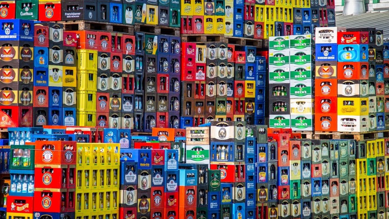 Retailerii cer Guvernului să retragă un proiect privind reciclarea ambalajelor în baza unei garanţii şi să amâne termenul de 1 ianuarie 2021 pentru adoptare. Afacerea ar urma să fie gestionată de un ONG stabilit de ministrul Mediului
