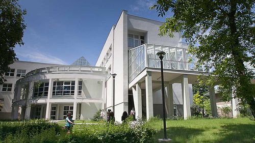 Tentativă de plagiat în masă, sancționată cu un avertisment scris la o universitate din Suceava