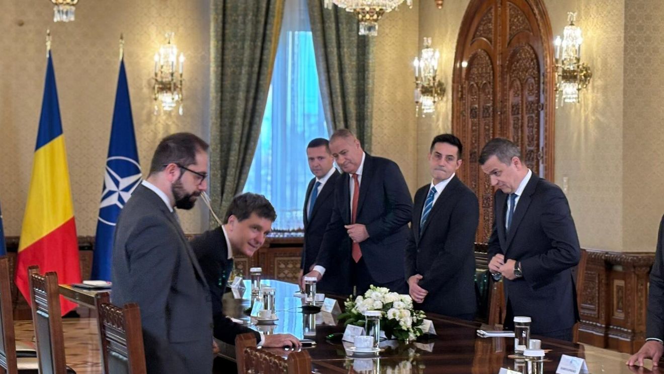 Nicușor Dan, noi consultări cu liderii politici. ”Multă lume e cu mâna pe trăgaciul anticipatelor”. Președintele refuză soluțiile Sorin Grindeanu sau Siegfried Mureșan, e posibilă numirea lui Alexandru Nazare ca premier. PNL, USR și UDMR refuză coaliția cu PSD