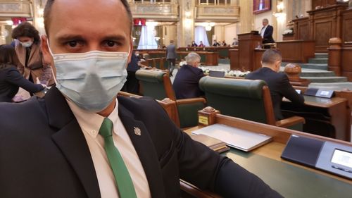 Un senator USR PLUS propune modificarea legii care îi scapă pe evazioniști de închisoare și înăsprirea pedepselor / Ce se întîmplă dacă evazionistul plătește prejudiciul până la primul termen plus un bonus de 20%