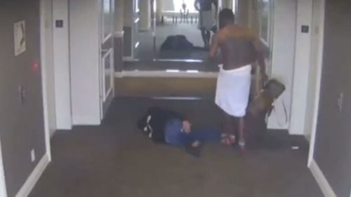 Rapperul P. Diddy își cere scuze după publicarea unei înregistrări video în care își lovește violent fosta iubită